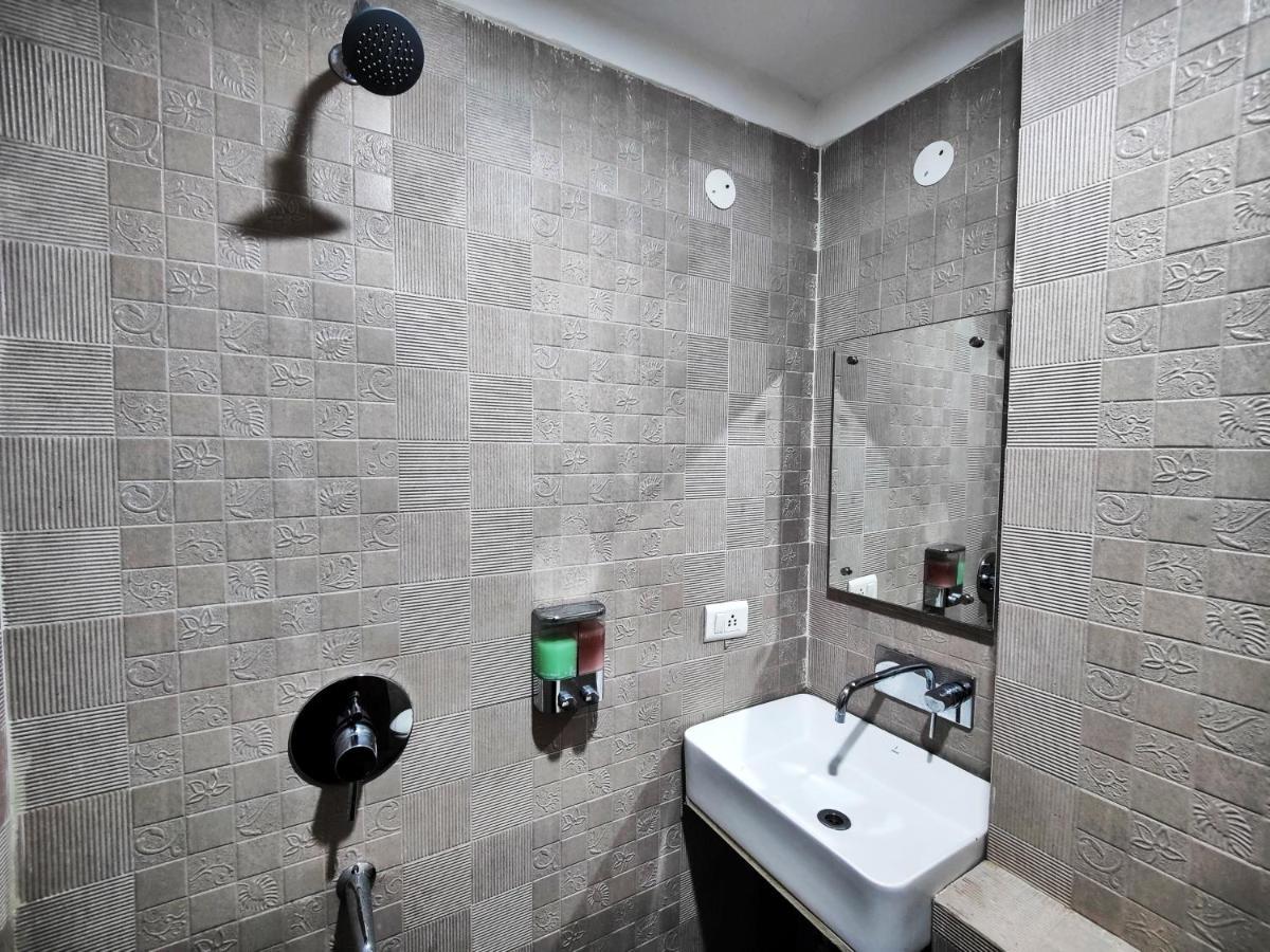 Hotel 21 Next To Chd Railway Station Chandīgarh Exteriör bild