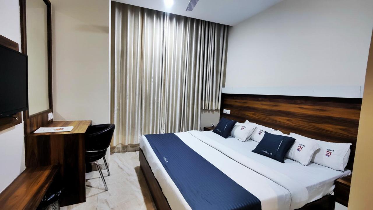 Hotel 21 Next To Chd Railway Station Chandīgarh Exteriör bild