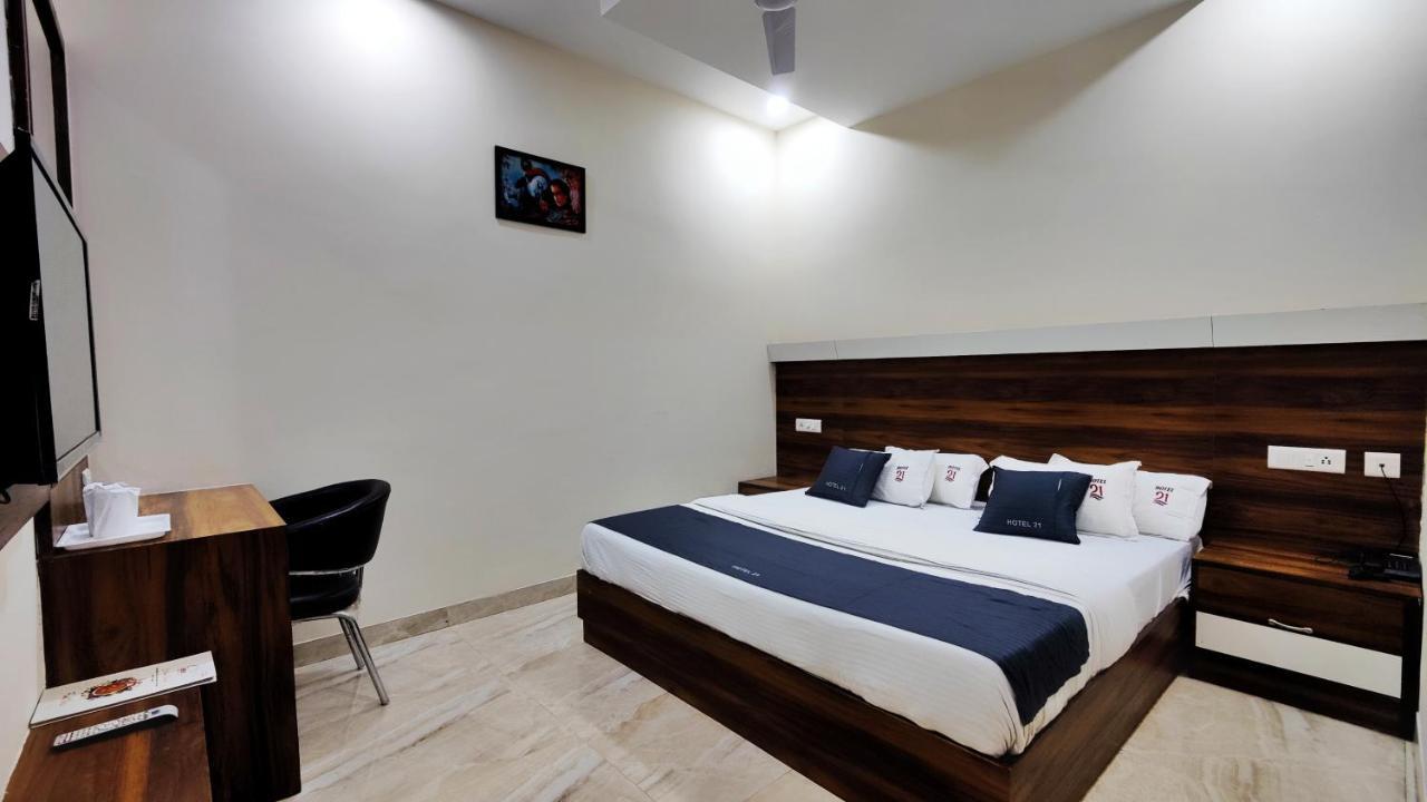 Hotel 21 Next To Chd Railway Station Chandīgarh Exteriör bild